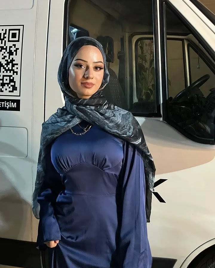 Kurtini Birlikte Güzel Bayan Escort Eda