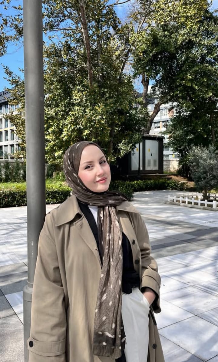 Kılıçlı Arabada Görüşen Escort Alara